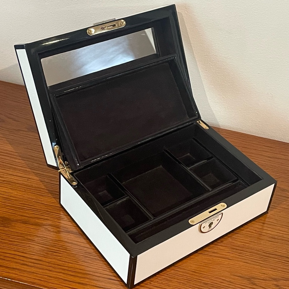 Henri Bendel Lacquered Wood Jewelry Box, w/trays, Izak Illustration, *no key - Picture 9 of 15